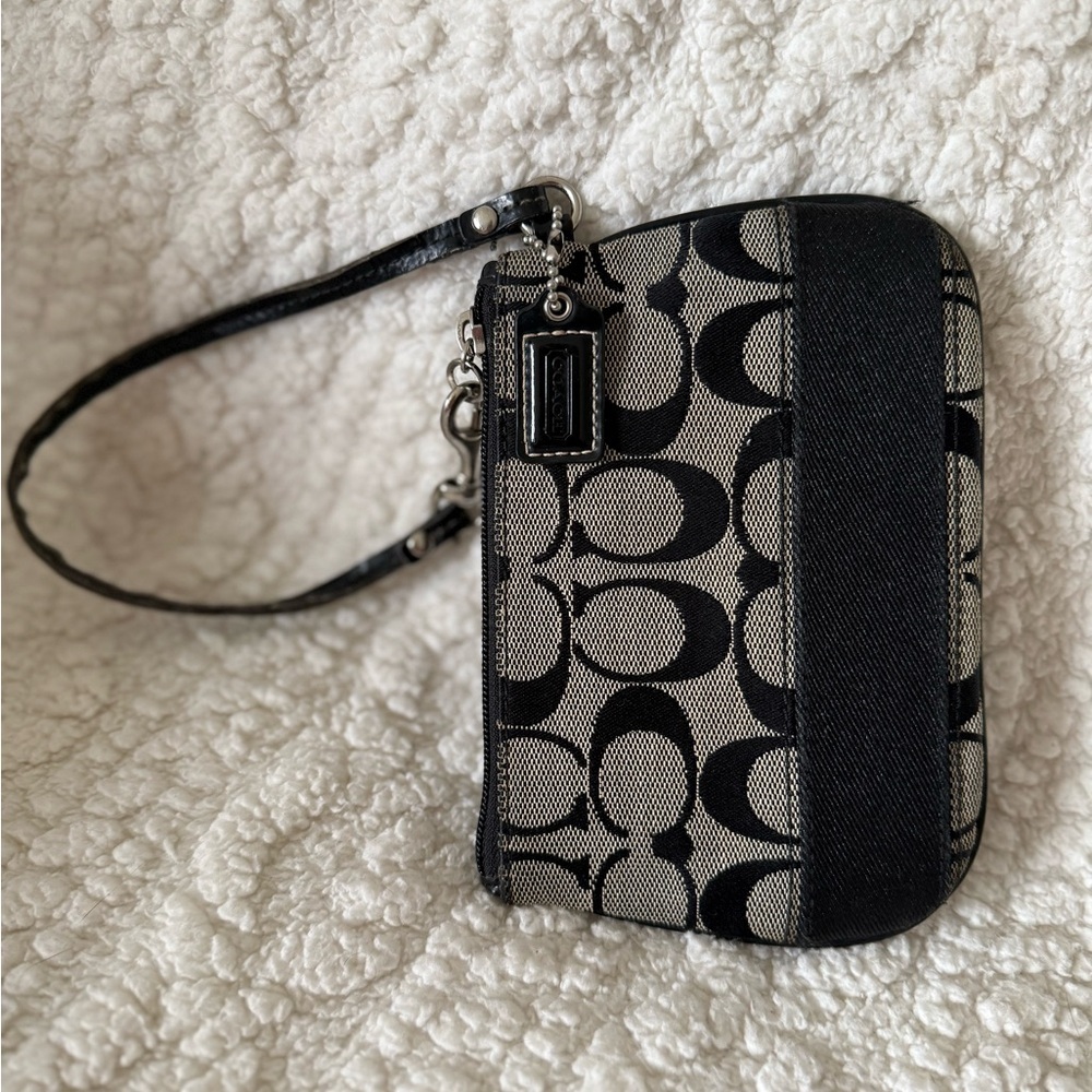 Vintage Coach Signature Monogrammed Wristlet in Black Cs Canvas & Black Leather - Picture 9 of 12